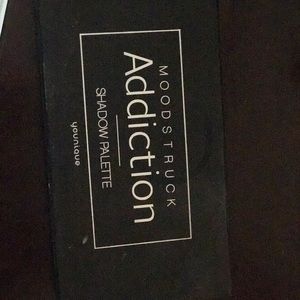 Younique shadow palette